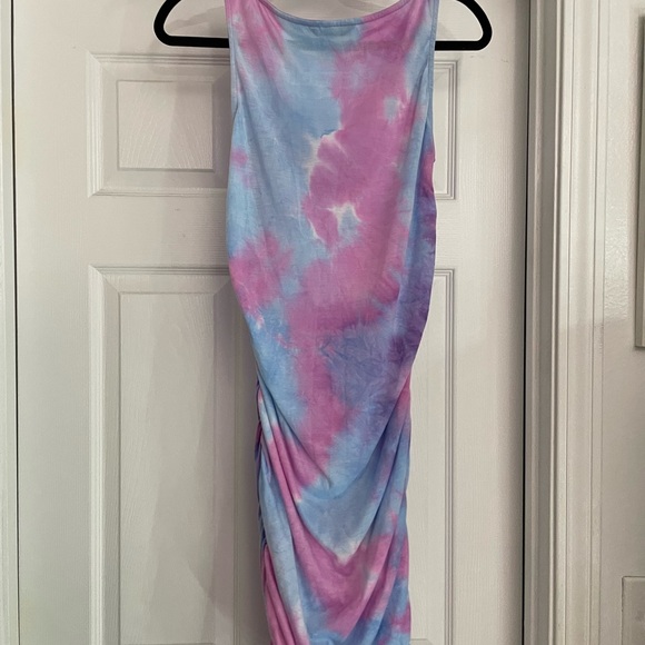 Multiple different dresses - Picture 7 of 14